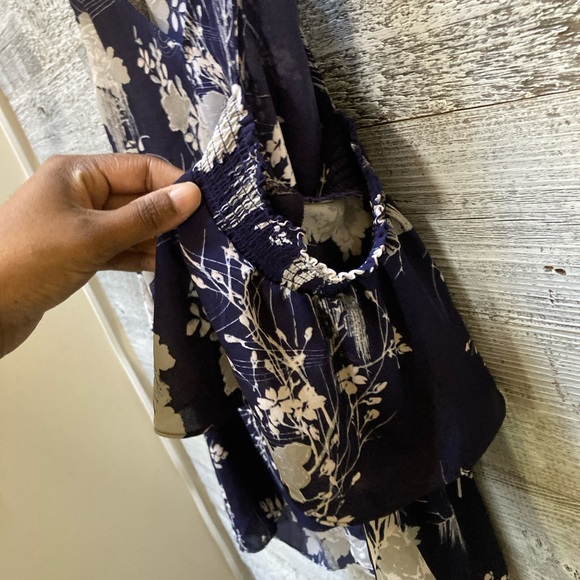 🏷 Chelsea28 | Cold-Shoulder Ruffle Sleeves Top - M, Blue/White Floral - Picture 3 of 6